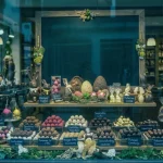 Gläserne Schokoladen-Manufaktur mit Café, Rösterei und eigenem Markenportfolio